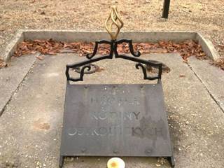 Hrobka rodiny Ostrol 3 - Palino Peťovský