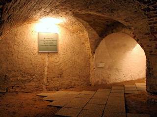 Krypty pod františkánskym 1 - S. Osuský