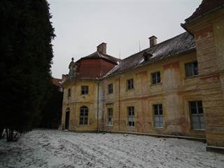 Kaštieľ v Chtelnici 8
