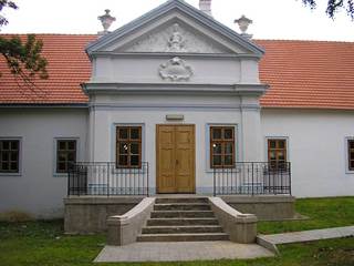 Kaštieľ v Jelenci 0