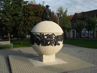 Pamätník Mórica Beňovského 2