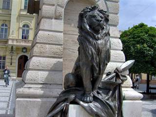 Komárňanská radnica 2 - Pe-Jo