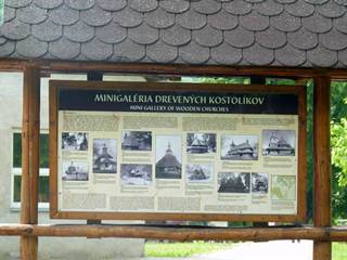 Minigaléria drevených kostolíkov 06