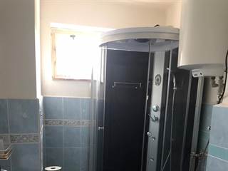 kúpeľna v apartmáne na poschodí