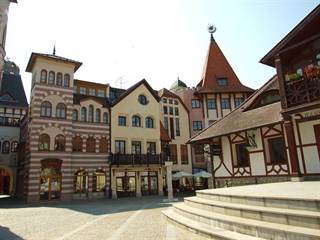 Nádvorie Európy 7 - Aktron